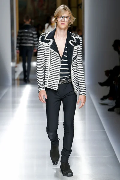 Look 24
